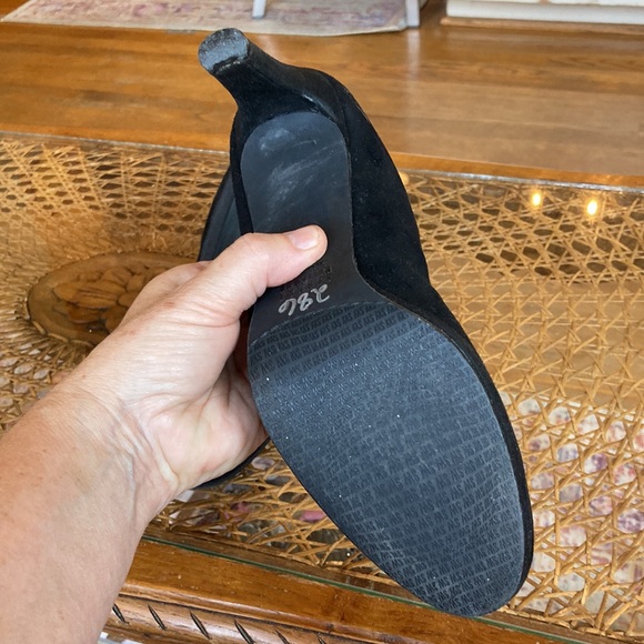 Stuart Weitzman Black Suede Platform Pumps.  Gorgeous shoe. Size 7. No flaws. - Picture 3 of 7